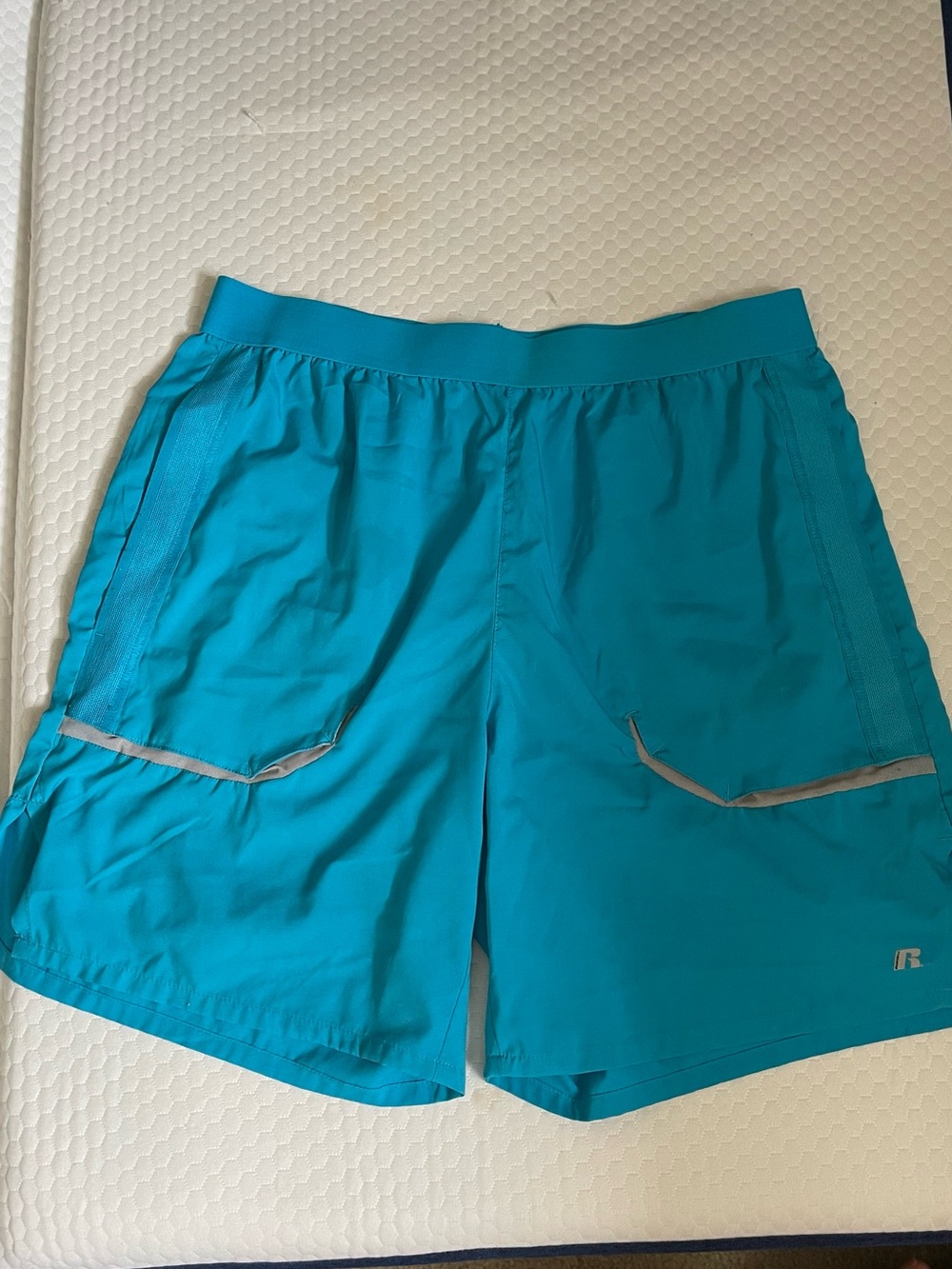 Men’s Medium Russell Aqua Dry Power 360 Shorts